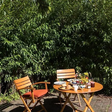 Schoenes-ferienhaus-mit-garten-mid-century-moebeln-in-strand-naehe-avendorf Holiday home